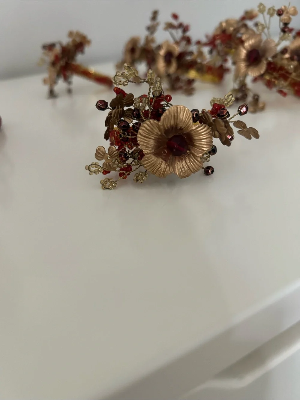 Set of 8 Pier 1 Imports Beaded Floral Napkin Rings – Vintage Gold & Red Holiday